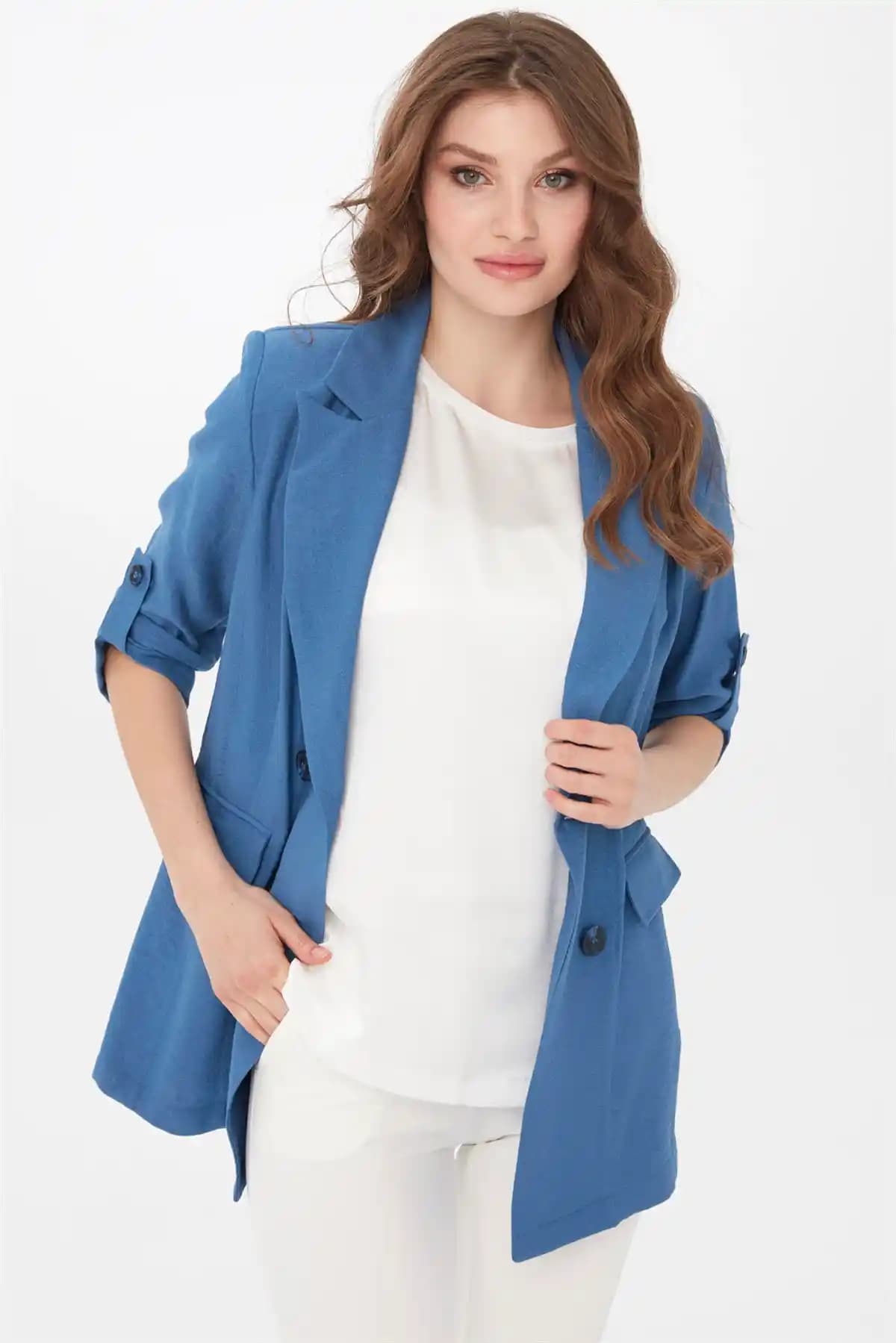 Yaz Ayları İçin Kadın Keten Ceket Modelleri ve Kombin Önerileri