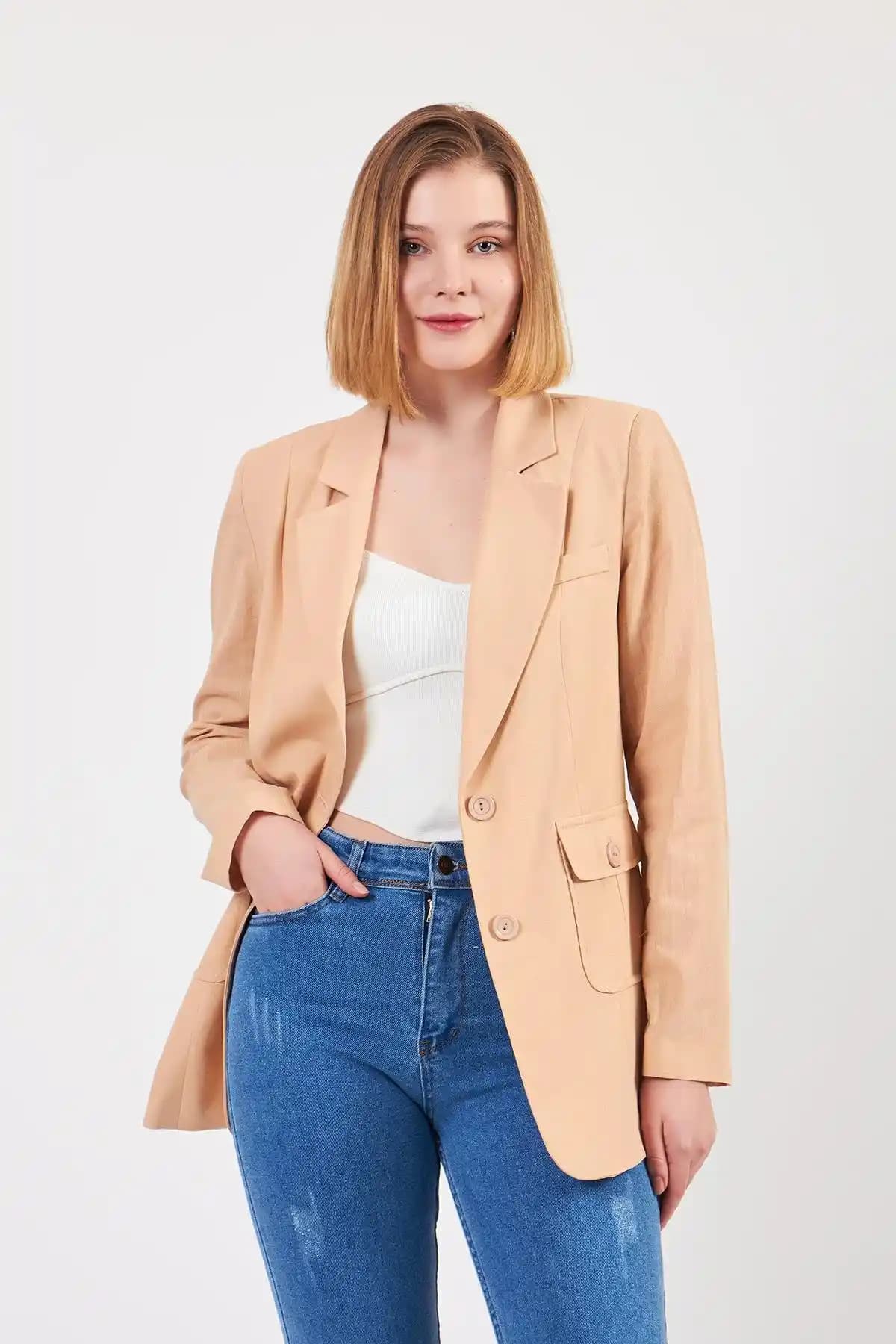 Yaz Aylarının Vazgeçilmezi Keten Ceketler: Şıklık ve Rahatlığın Buluşma Noktası