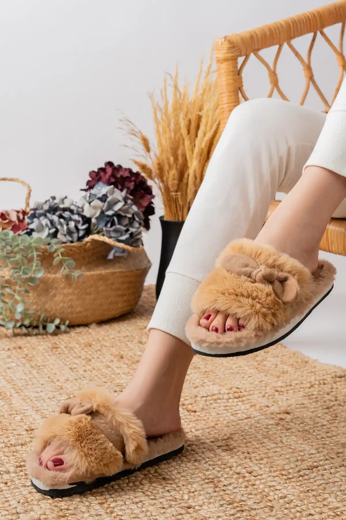 Yazlık Ev Terliği Seçerken Dikkat Edilmesi Gerekenler ve Trendler