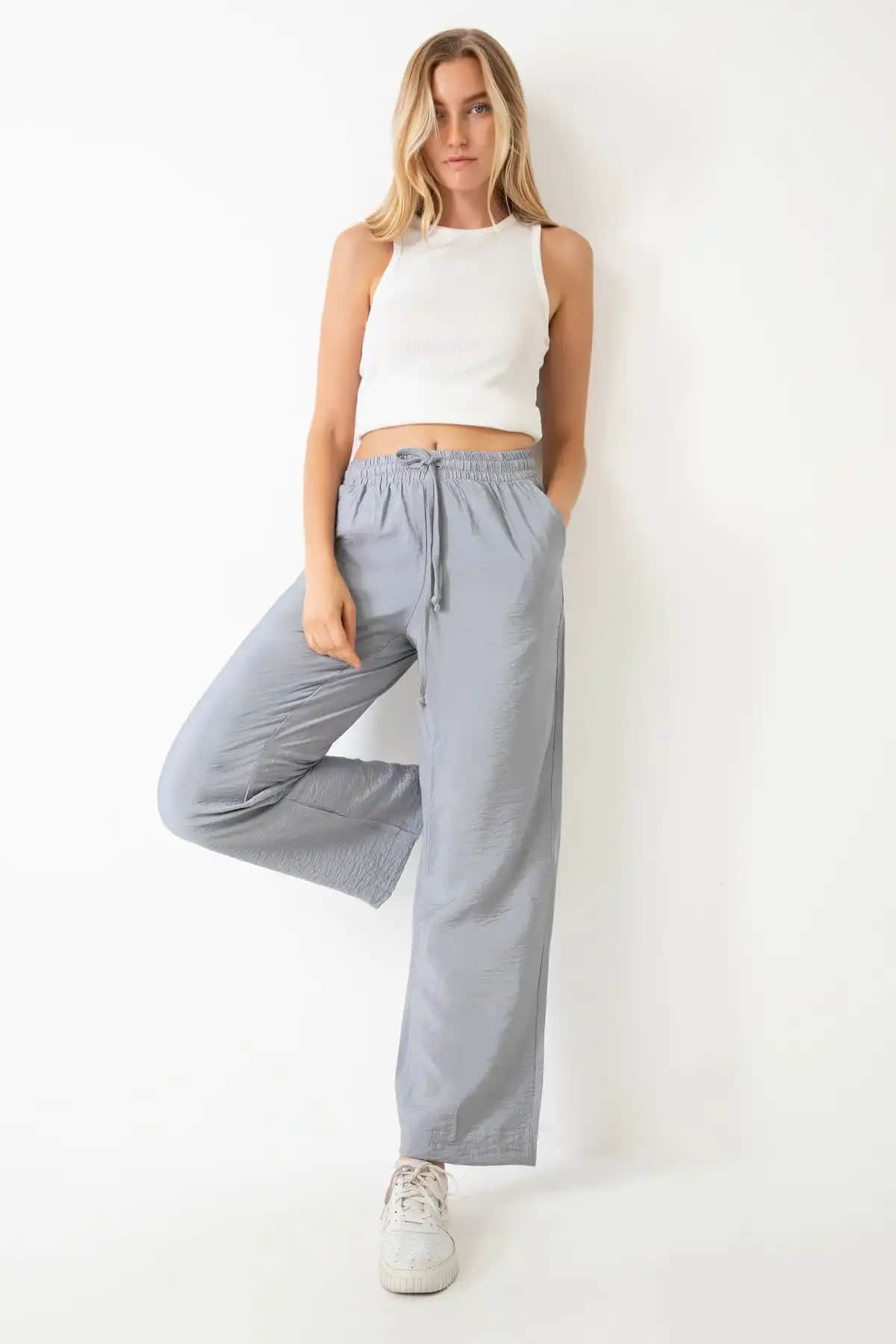 Yazlık İnce Pantolon Modelleri ve Stil İpuçlarıyla Şıklık ve Konforun Keyfini Çıkarın