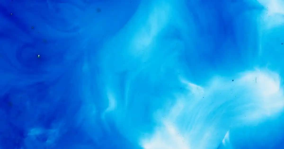 Yazlık Uzun Trençkotlar: Hafif ve Şık Tasarımlarla Yaz Moda Trendleri