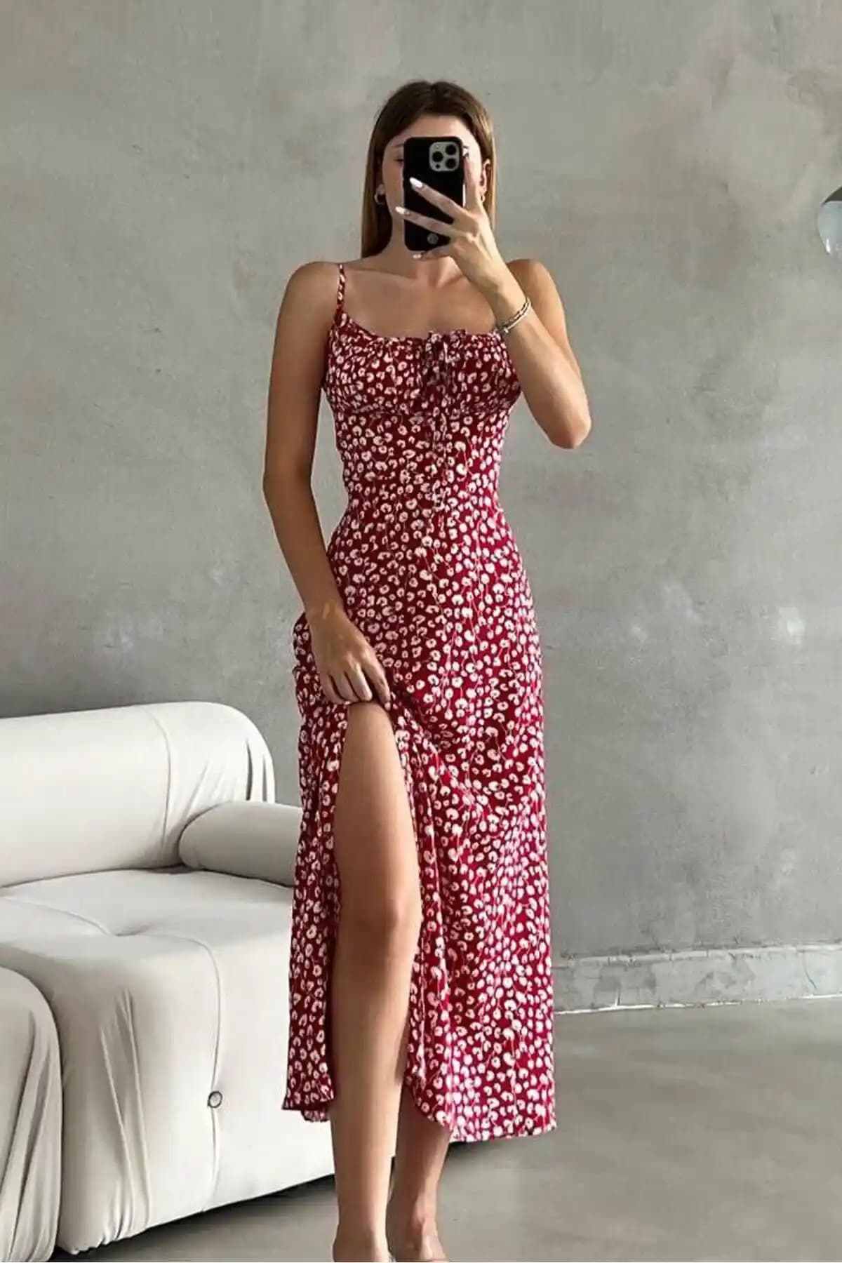 Yazlık Yırtmaçlı Elbise Trendleri ve Kombinasyon İpuçları 2023