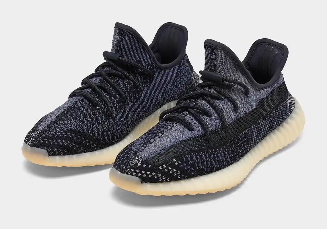 Yeezy 350 Carbon Modada Yenilikçi Tasarım ve Konfor Sunan Modern Ayakkabı Seçeneği