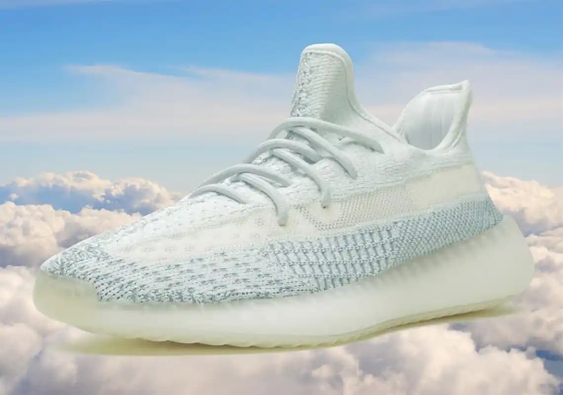 Yeezy 350 Cloud White: Modern ve Şık Beyaz Spor Ayakkabı Modası Trendleri