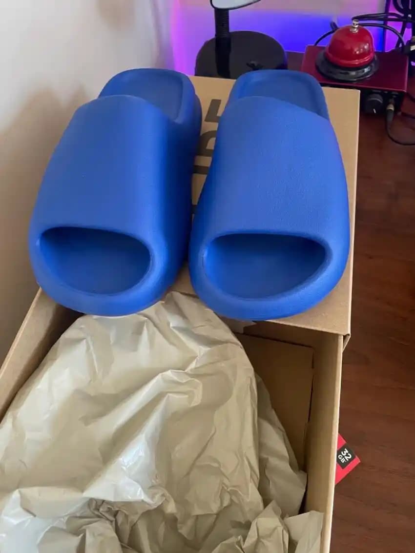 Yeezy Terlik Orijinalliğini Anlamanın Yolları ve Güvenilir Satıcılar