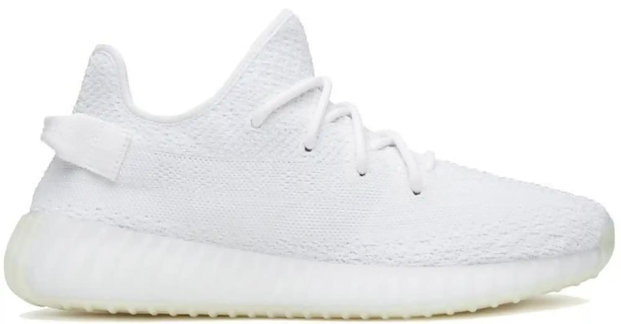 Yeezy Triple White: Minimalist ve Modern Tasarımıyla Moda Dünyasında Öne Çıkıyor