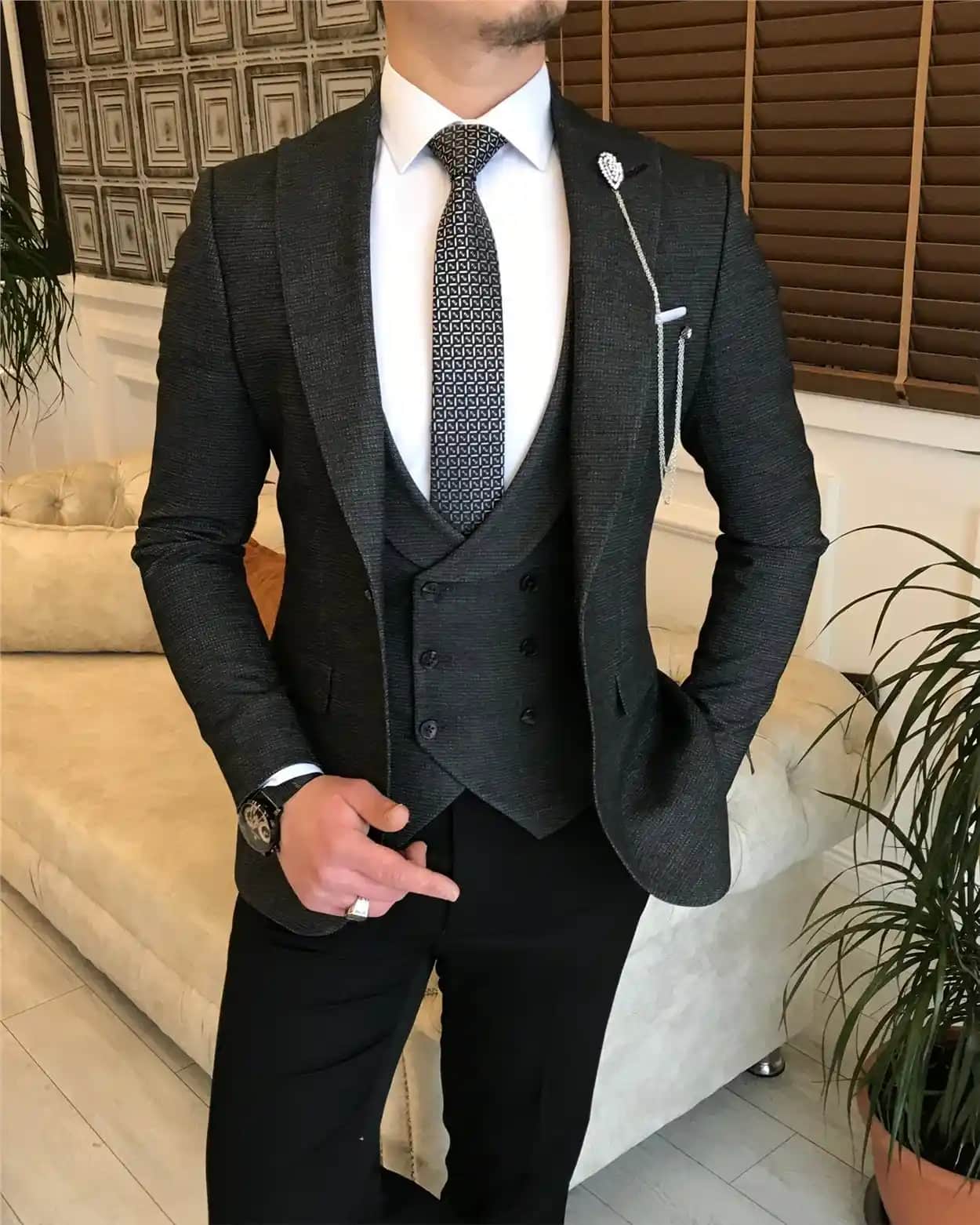 Yelek Takım Elbise: Moda Dünyasında Şıklığın ve Tarzın En Güncel Yansımaları