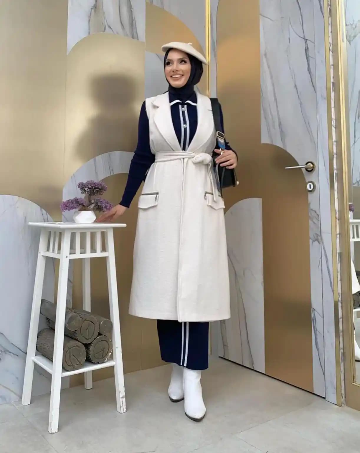 Yelek ve Elbise Kombinleri: Moda Dünyasında Zarif ve Şık Bir Duruş Sağlama Rehberi