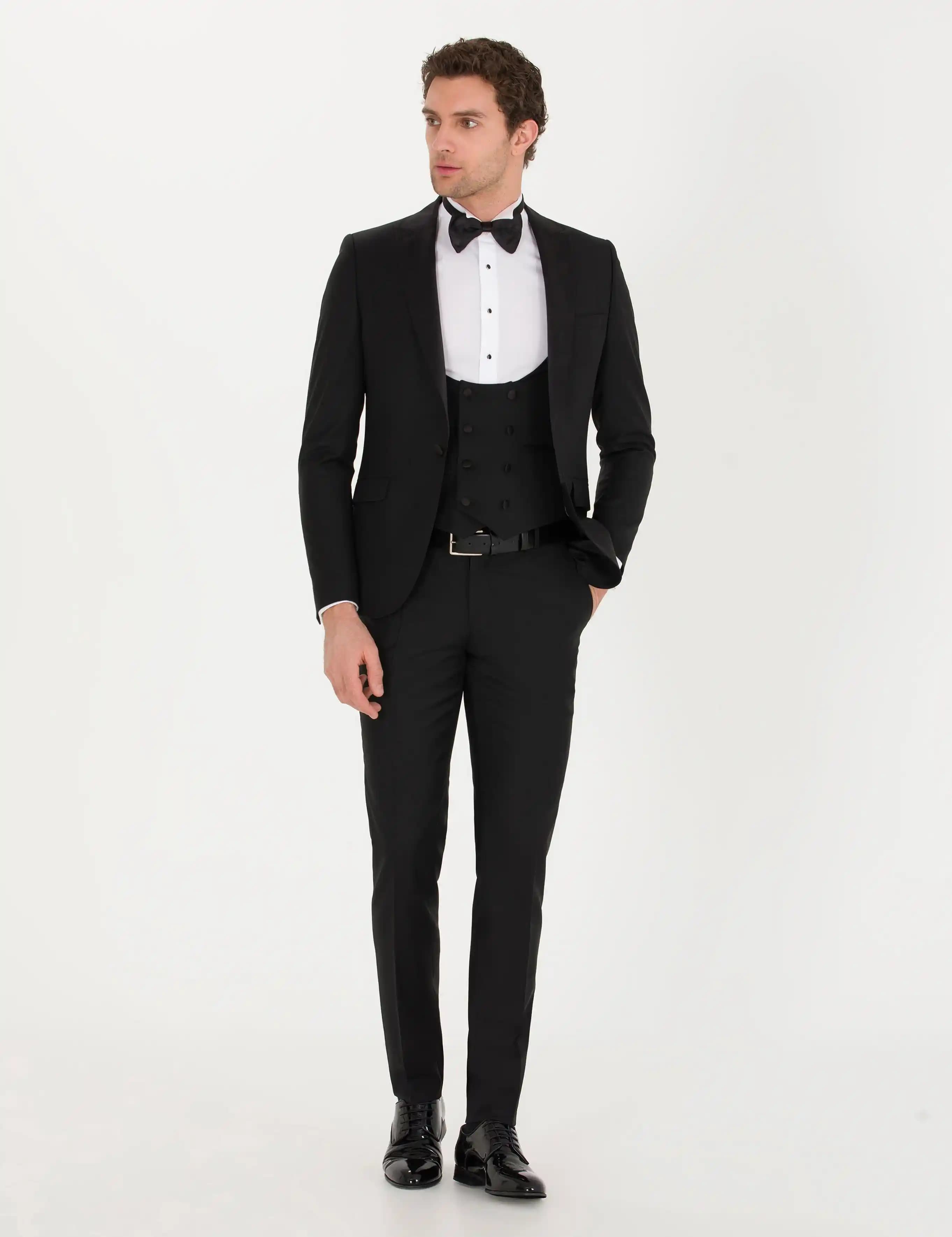 Yelekli Damatlıklar: Geleneksel ve Modern Tasarımlarla Düğün Modasının Öne Çıkan Seçeneği