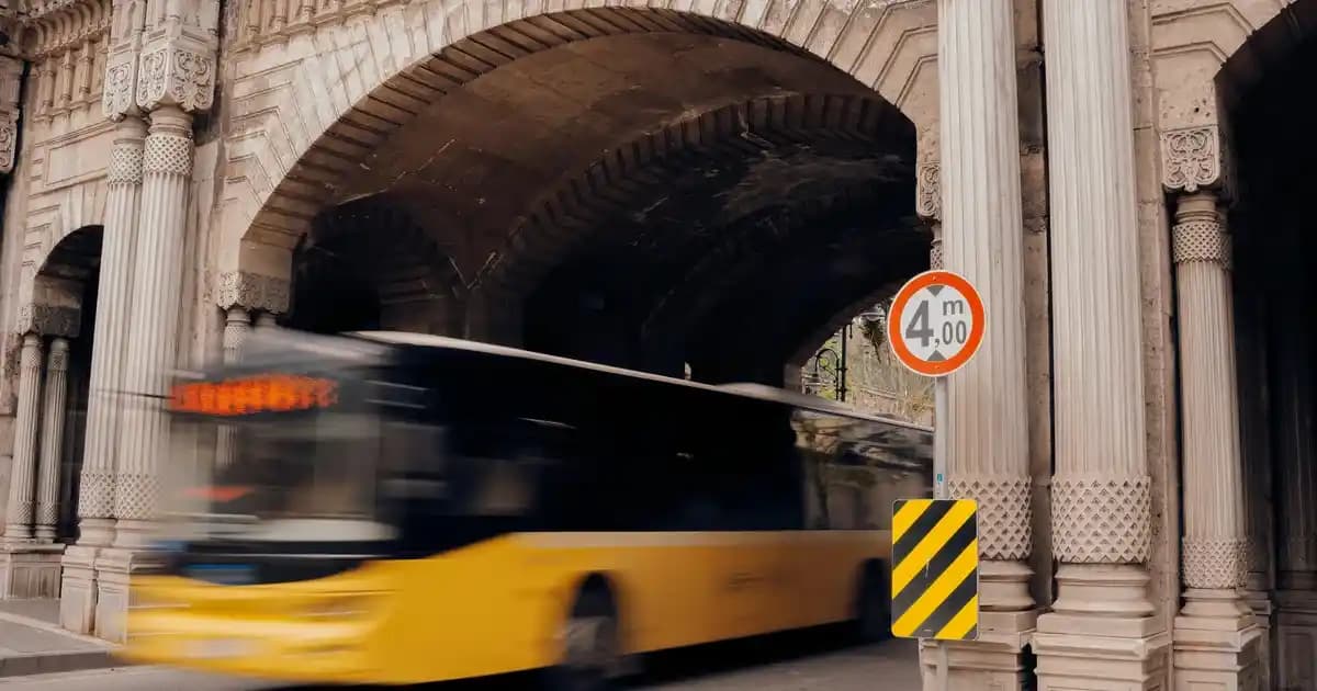 Yelekli İkili Takım Nedir ve Modern Tarzda Şıklık Sağlayan Kombinasyonlar