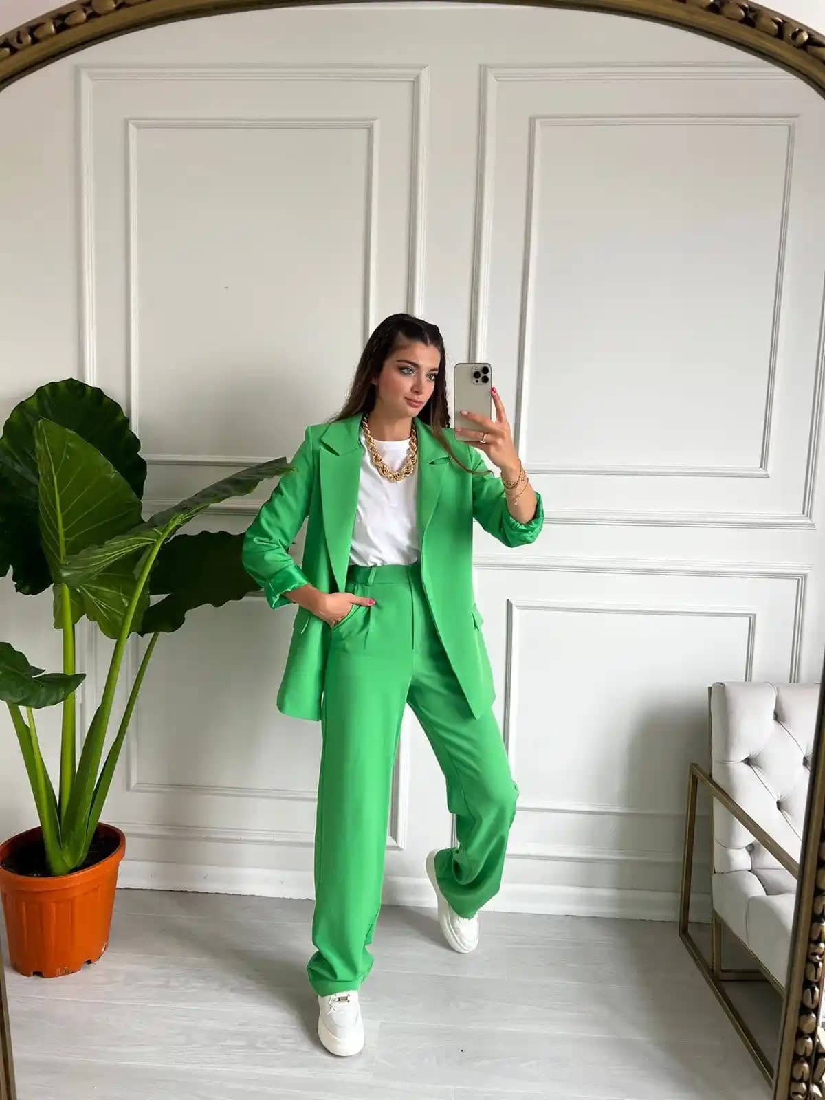 Yeşil blazer ceketlerle şıklık ve tarzınızı yansıtan kadın kombinleri önerileri