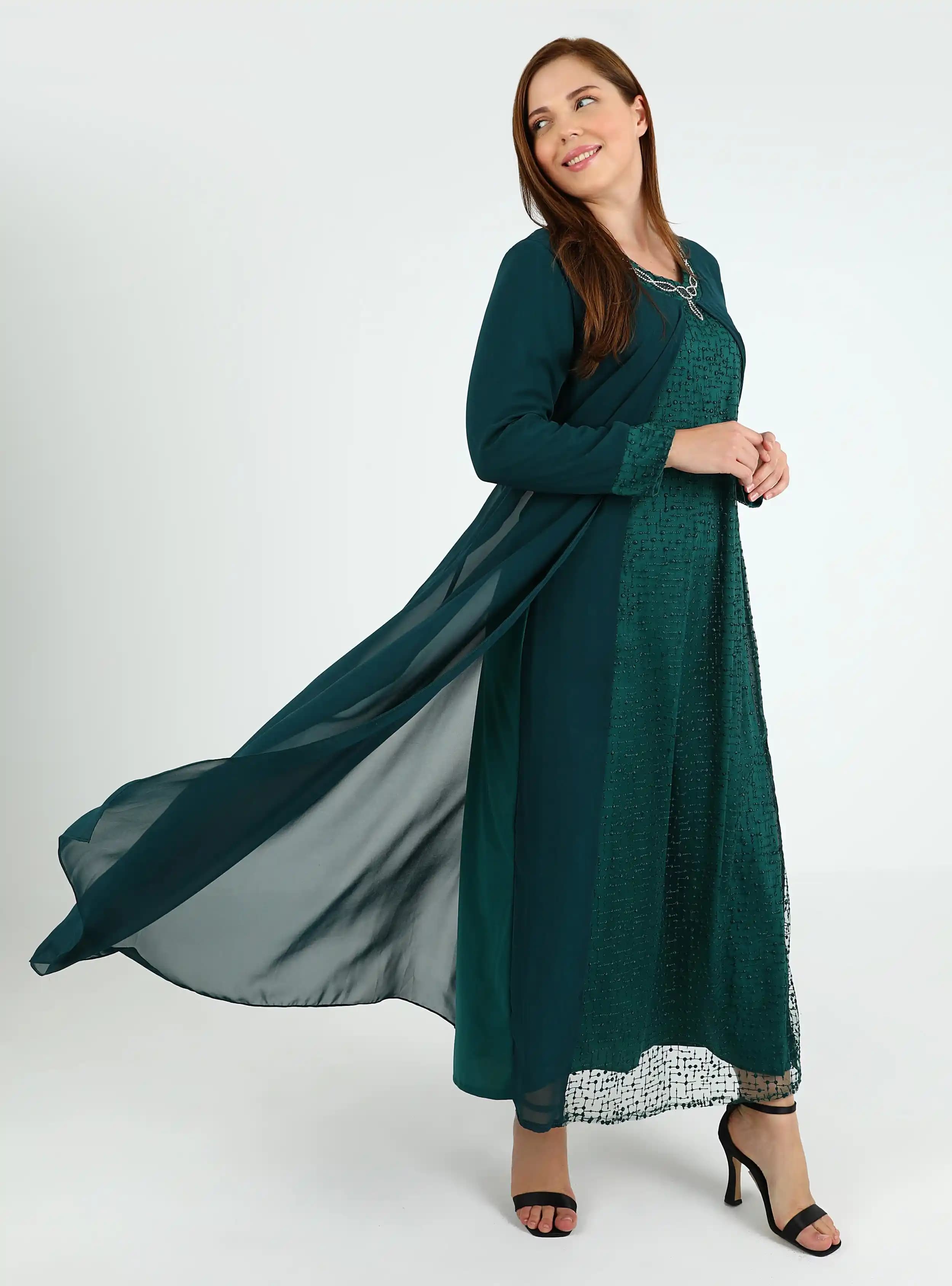 Yeşil Büyük Beden Elbise Trendleri ve Moda Kombinasyonları Rehberi