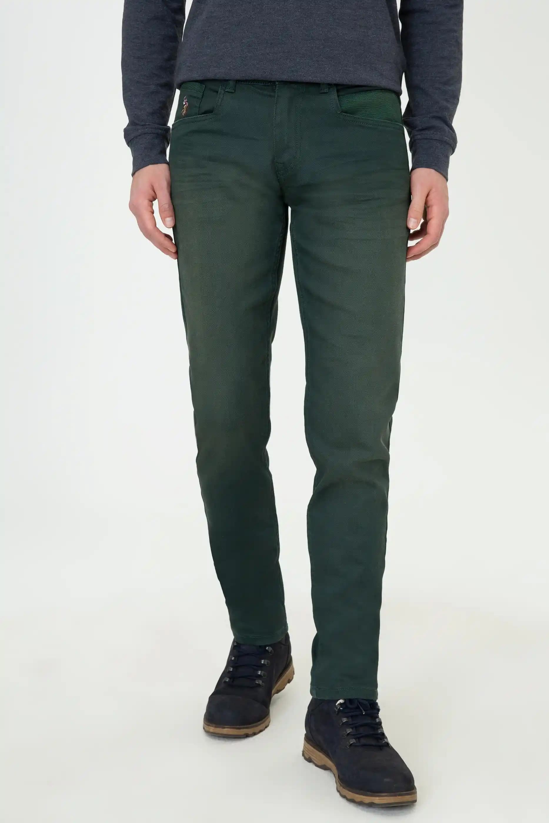 Yeşil Jean Pantolonlarla Tarzınızı Yansıtın Moda Trendleri ve Kombinasyon İpuçlarıyla