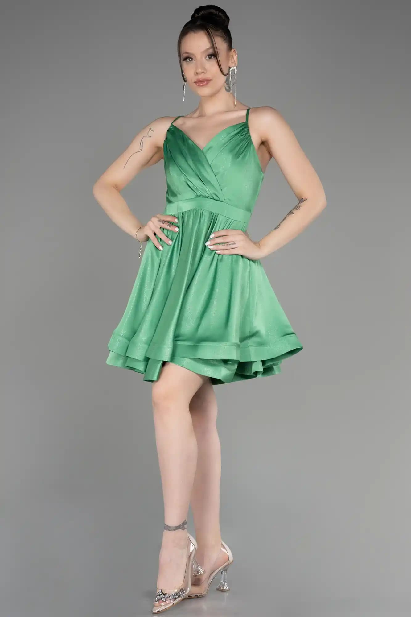 Yeşil Renkli Mezuniyet Elbiseleri: Moda ve Stil İpuçlarıyla Unutulmaz Bir Gün