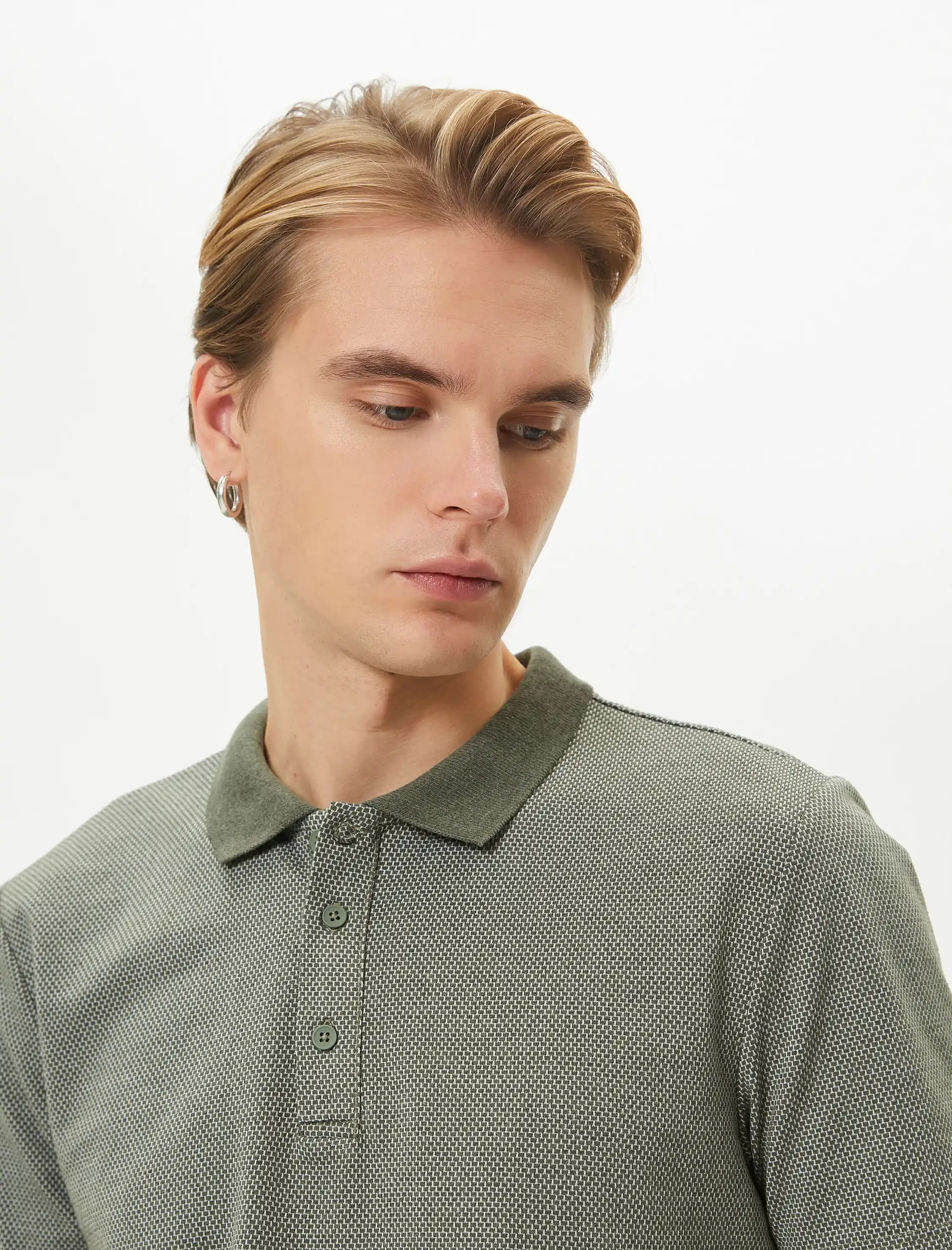 Yeşil Yakalı Tişörtler: Sürdürülebilir Moda ve Doğa Temalı Şık Kombinasyonlar