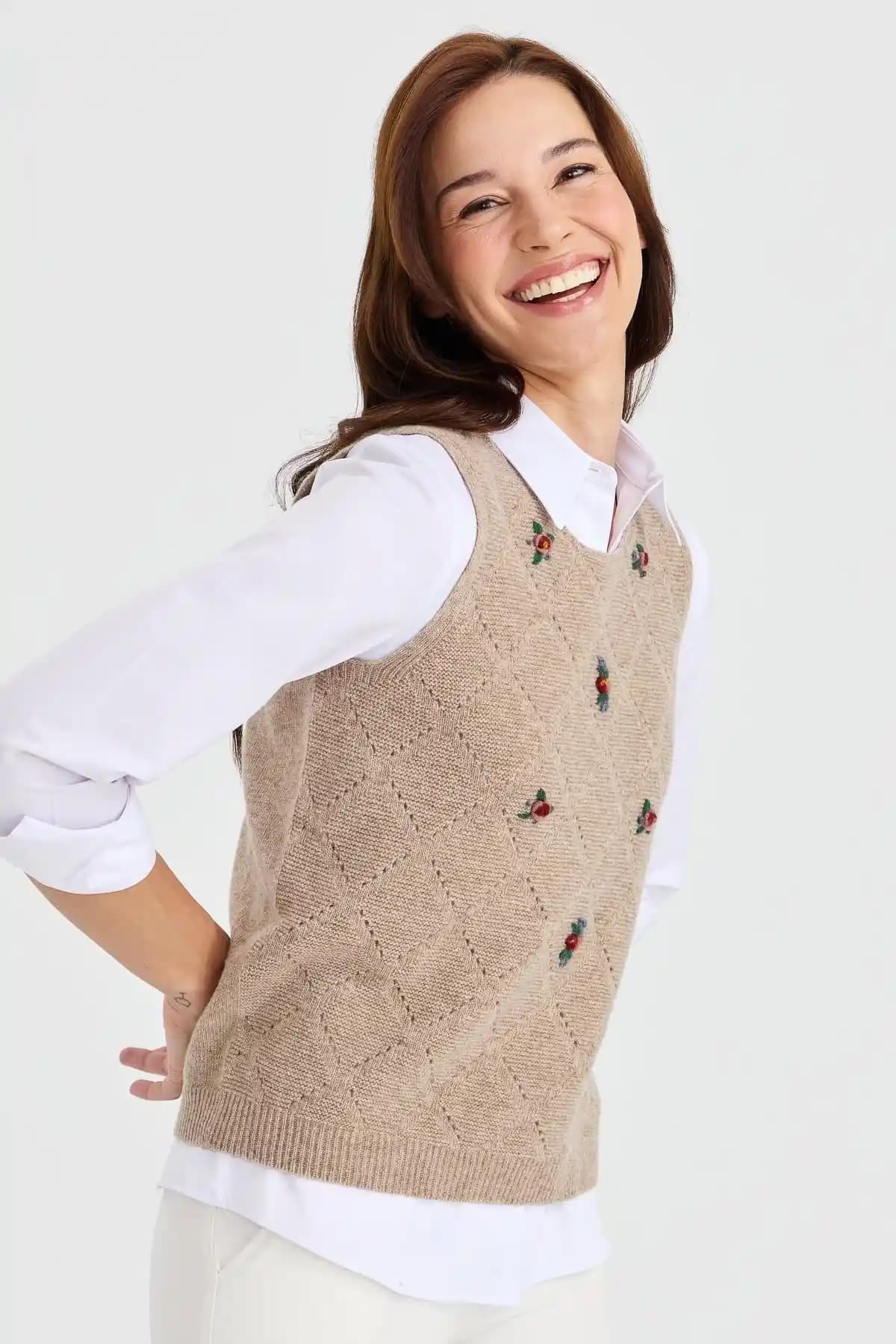 Yün Süveterler: Kış Aylarında Sıcak ve Şık Kalmanın En Güçlü Yolu