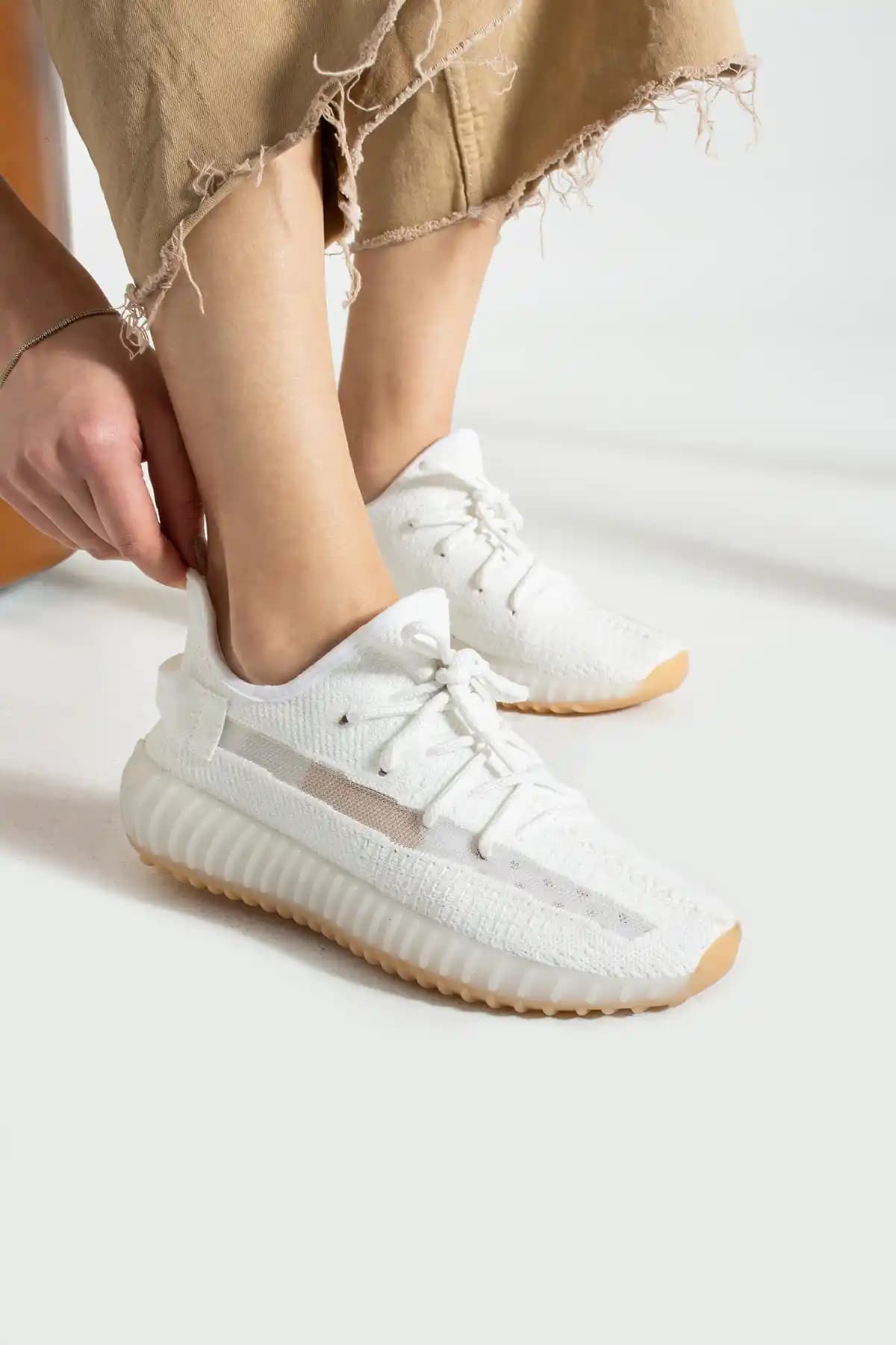 YZY Ayakkabılar: Moda Dünyasında Yenilikçi Tasarım ve Konforun Buluşması