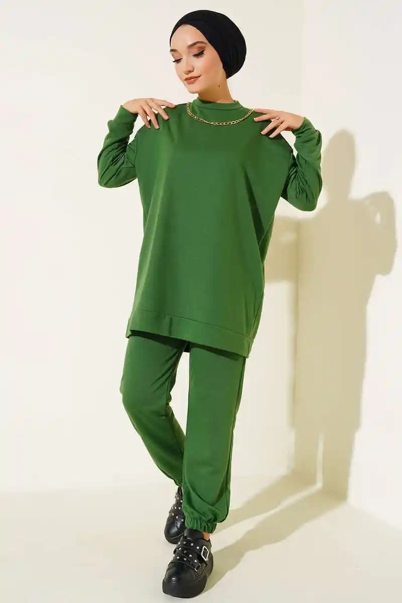 Zincirli İkili Takımın Moda Dünyasındaki Yeri ve Kişisel Tarz Yansımaları