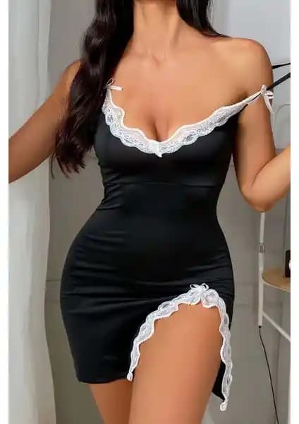 Bacak Yırtmaçlı Dantel Gecelik ile Siyah Fantezi Gecelik Karşılaştırması