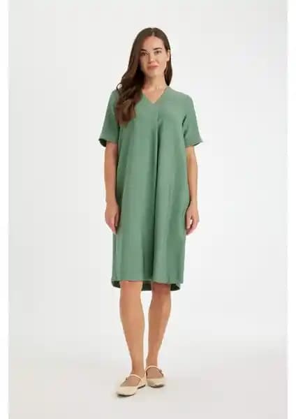 DeFacto Regular Fit V Yaka Kısa Kollu Midi Elbise ile No48 Bebe Mavi Beli Lastikli Yarasa