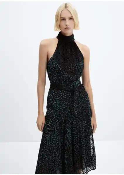 Mango Halter Kadife Elbise vs Mango Saten Batik Elbise: Kumaş İçeriği ve Kesim Özellikleri