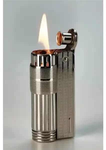 Dayanıklı Rüzgar Koruma Sistemli Benzinli Muhtar Çakmağı Güçlü Gri Tasarımıyla Öne Çıkar