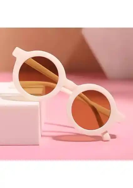 Kinary Iskandinav 1-10 Yaş Güneş Gözlüğü Kar Beyaz Mat Tasarımı ve Güvenlik Özellikleri