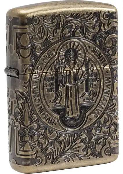 Zippo 29561 St Benedict Tasarım Çakmak: Dayanıklı ve Şık Koleksiyon Parçası