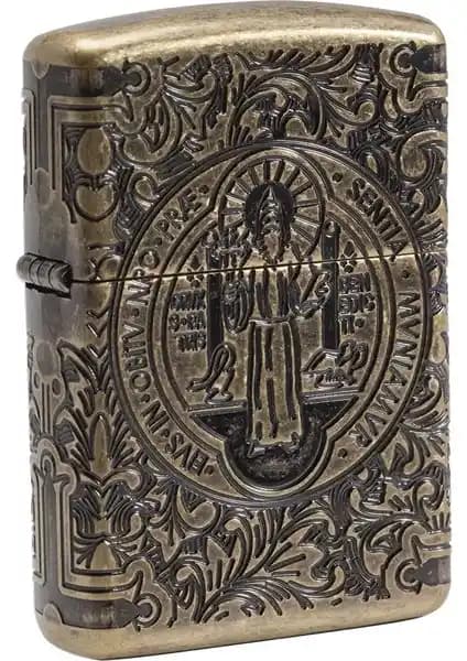 Zippo 29561 St Benedict Tasarım Çakmak: Dayanıklı ve Şık Koleksiyon Parçası