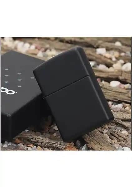 Zippo Black Matte Siyah Çakmak: Şıklık ve Güvenilirliği Bir Arada Sunan Dayanıklı Tasarım