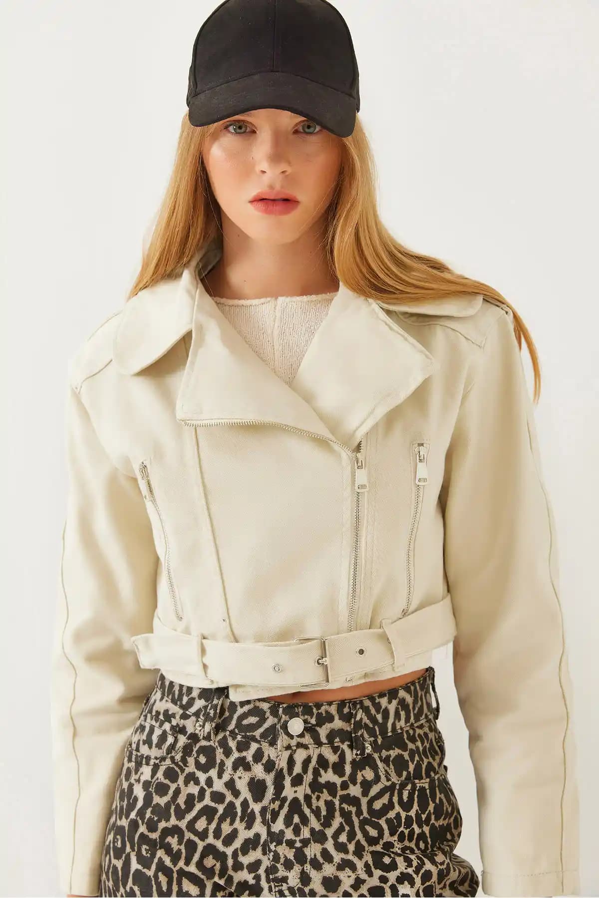 Bianco Lucci Kadın Gabardin Motorcu Ceket: Şıklık ve Fonksiyonellik Bir Arada