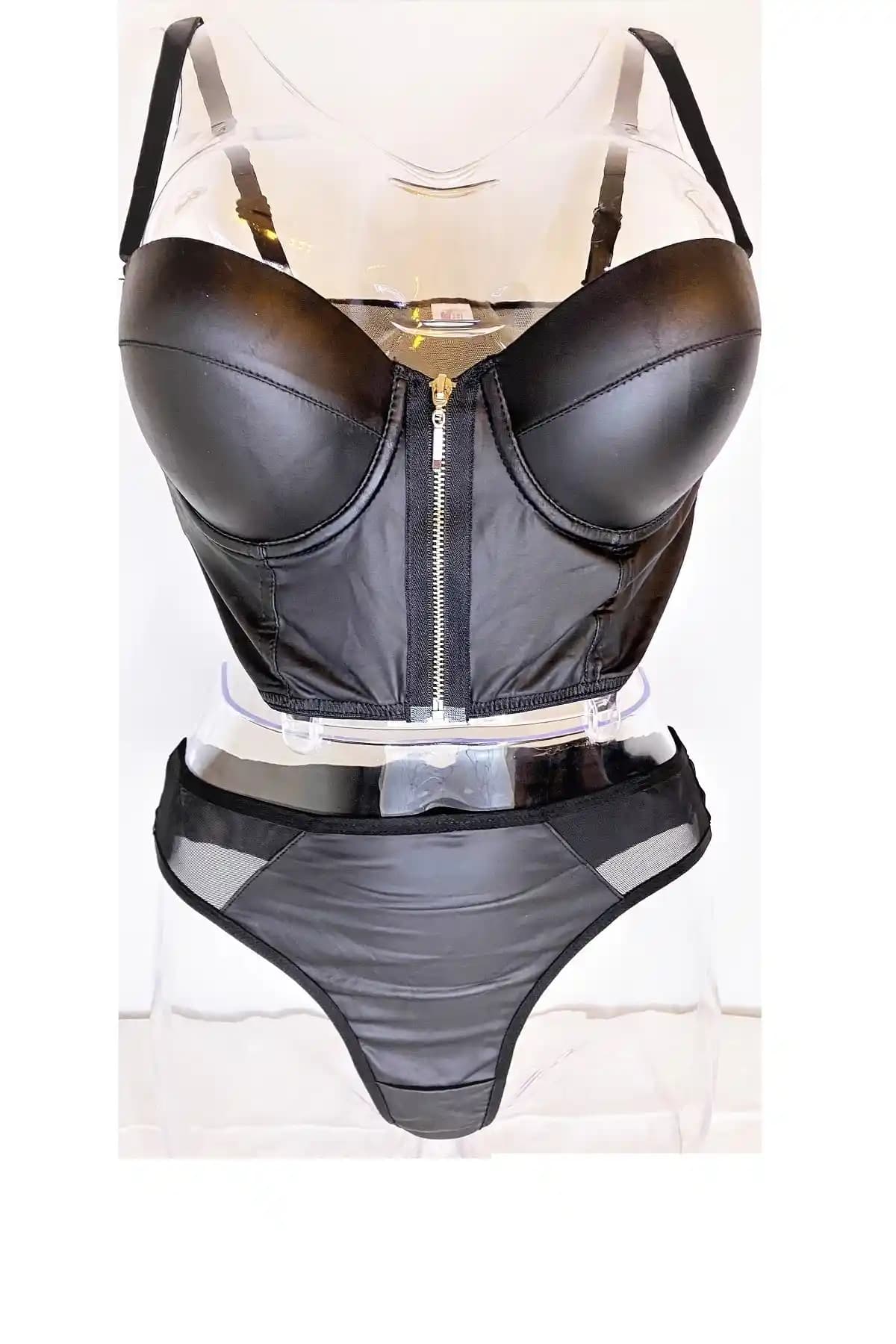 Deri Fermuarlı Siyah Büstiyer Kadın Giyiminde Şıklık ve Konforun Birleşimi