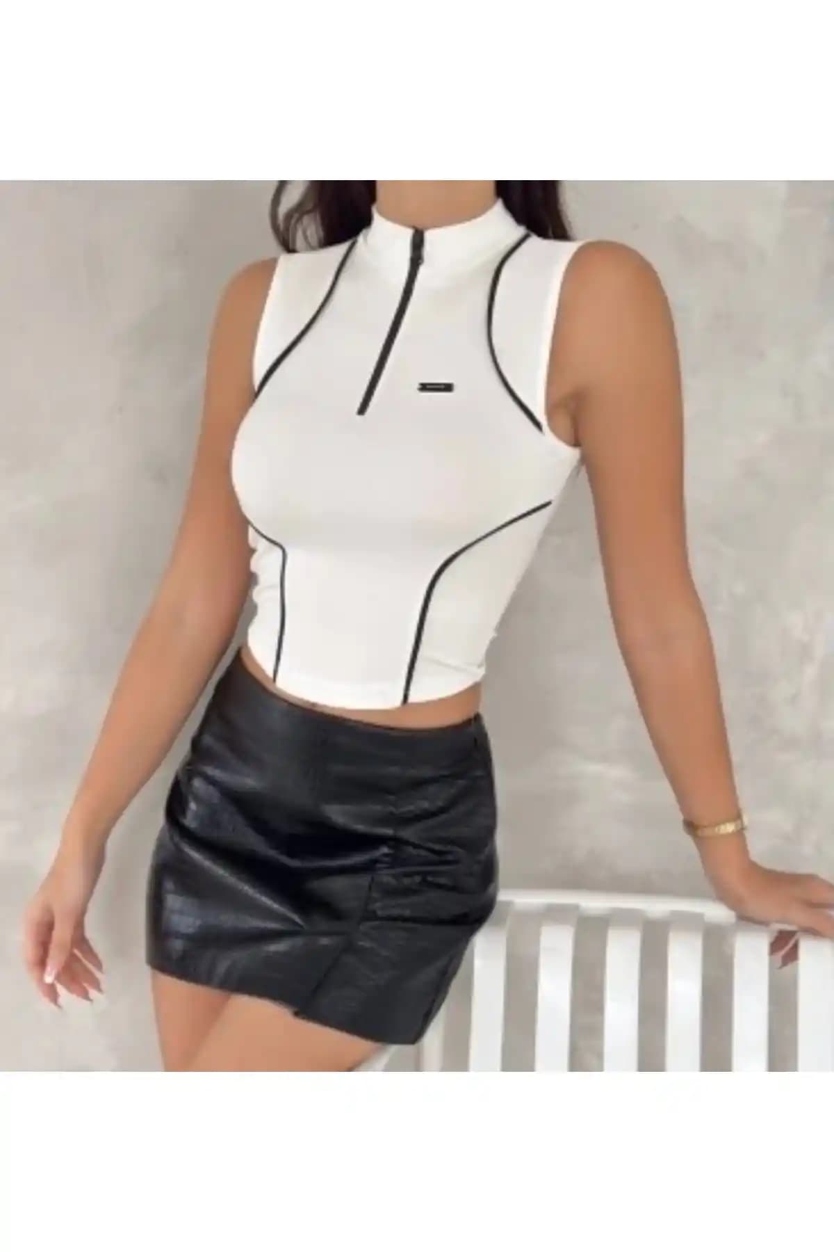 Eseza Tekstil Sporcu Crop Fermuarlı: Şık ve Fonksiyonel Spor Giyim Modeli