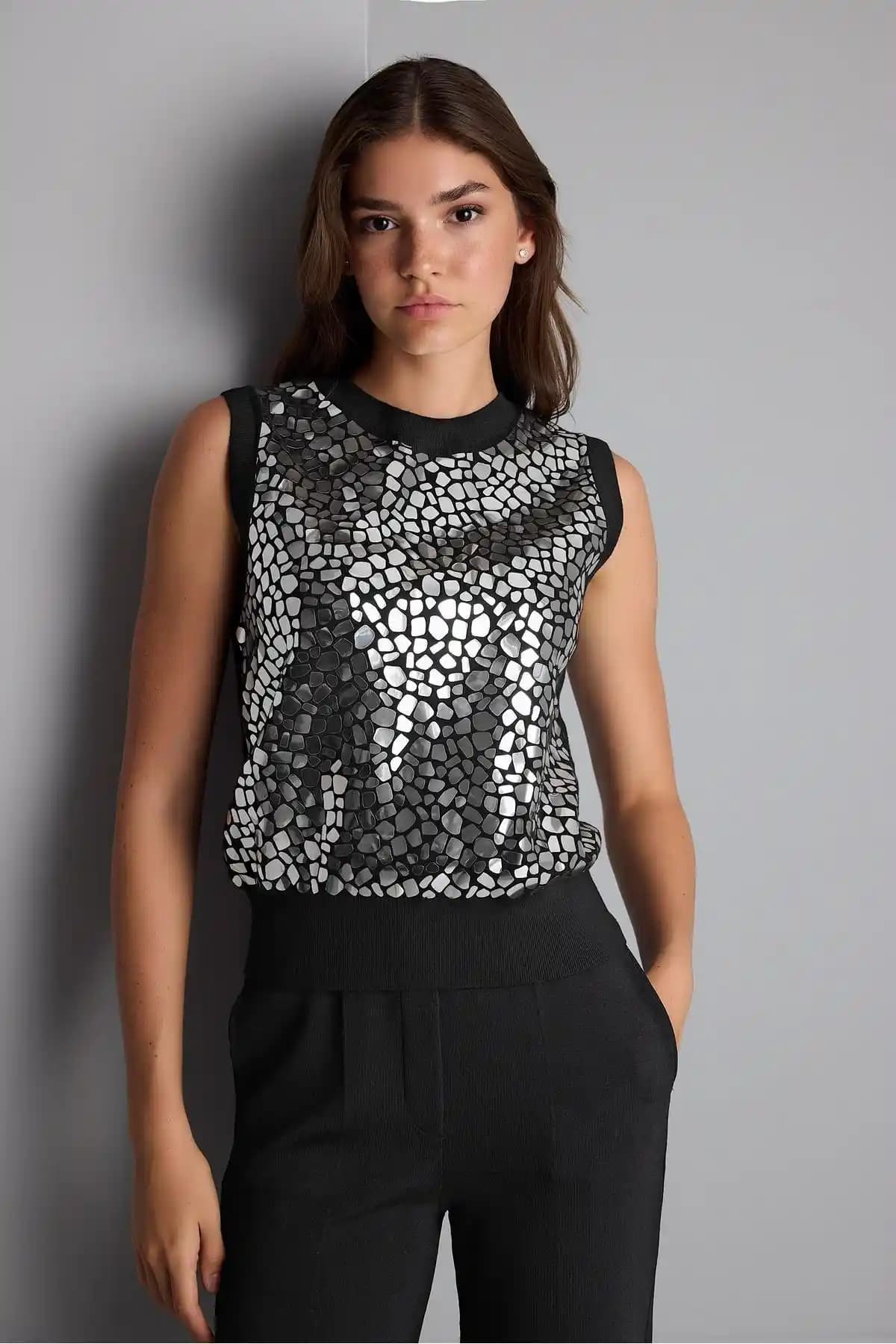 Join Us Ayna Baskılı Siyah Triko Süveter Günlük ve Şık Kullanım İçin Tasarlandı