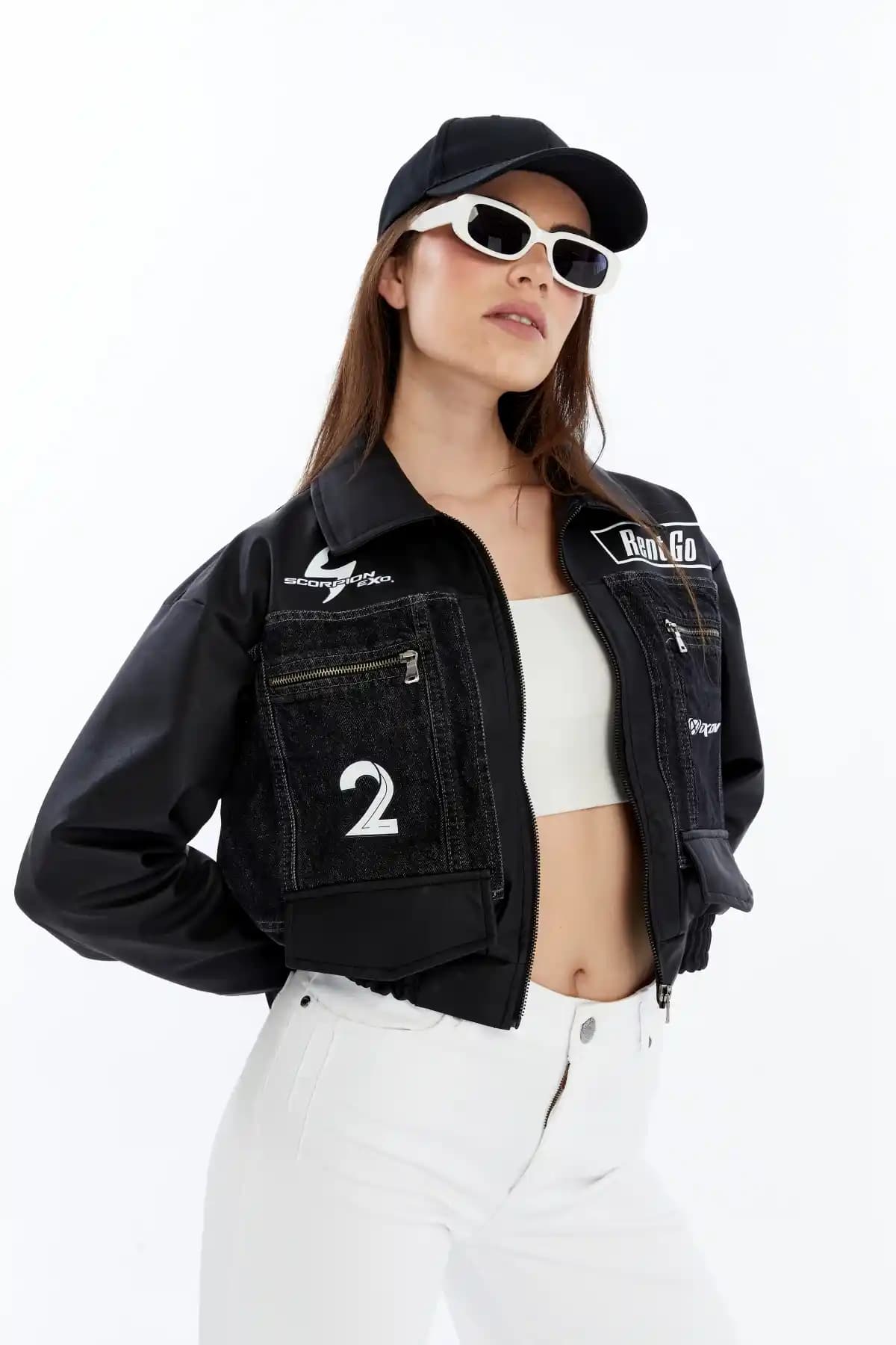 Kadın Oversize Kot Ceket: Modern Tasarım ve Fonksiyonelliğin Buluşması