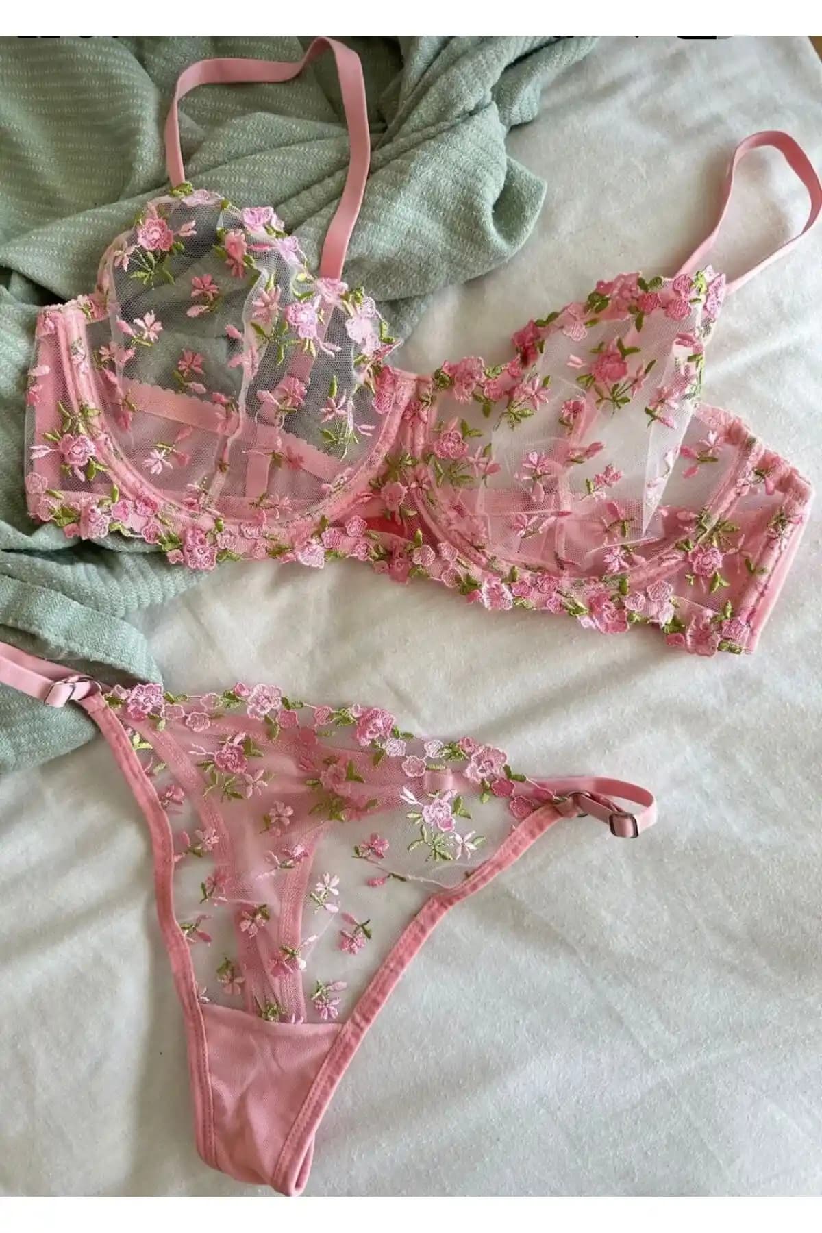 Lady's First Büyük Beden Pudra Çiçek Desenli Dantelli Bralet Takımı Özellikleri ve Kullanım İpuçları