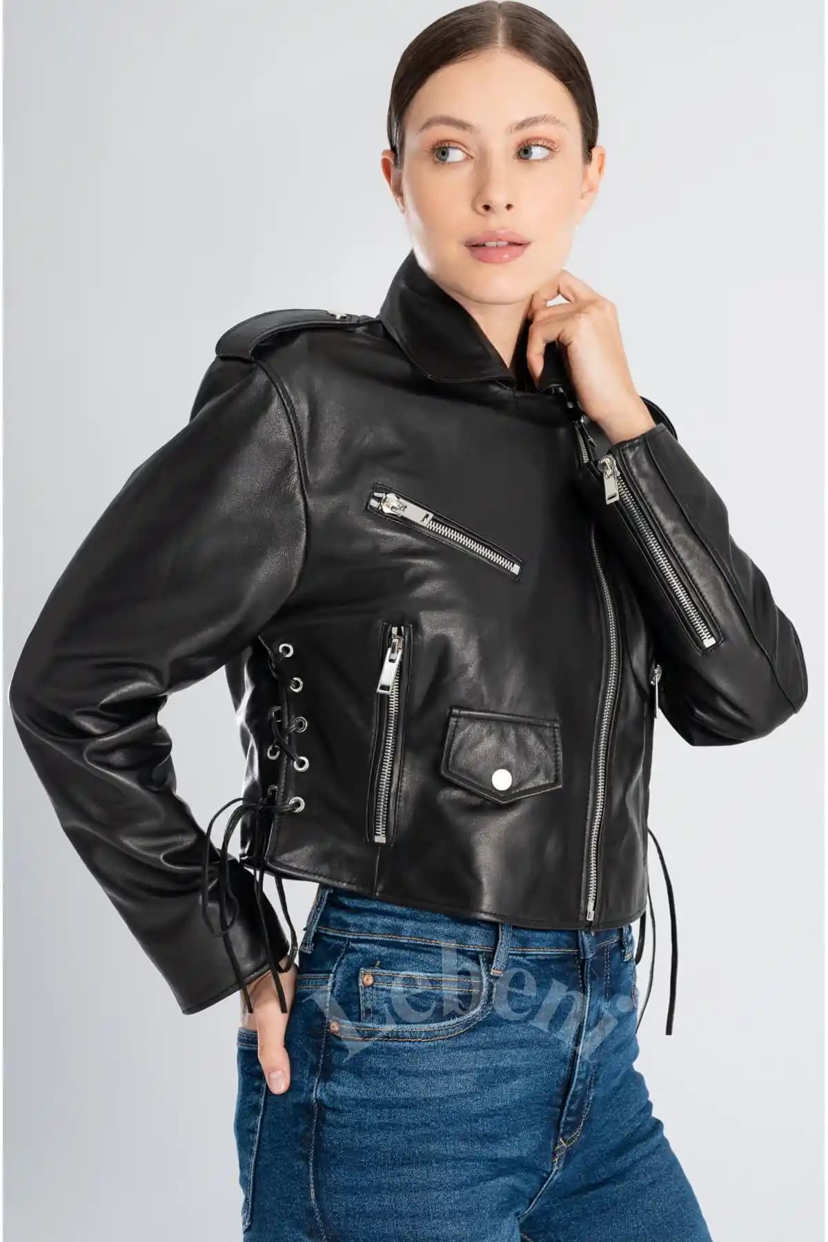 Lebeni Kısa Biker Ceket Kadın: Şıklık ve Kalitenin Buluşması