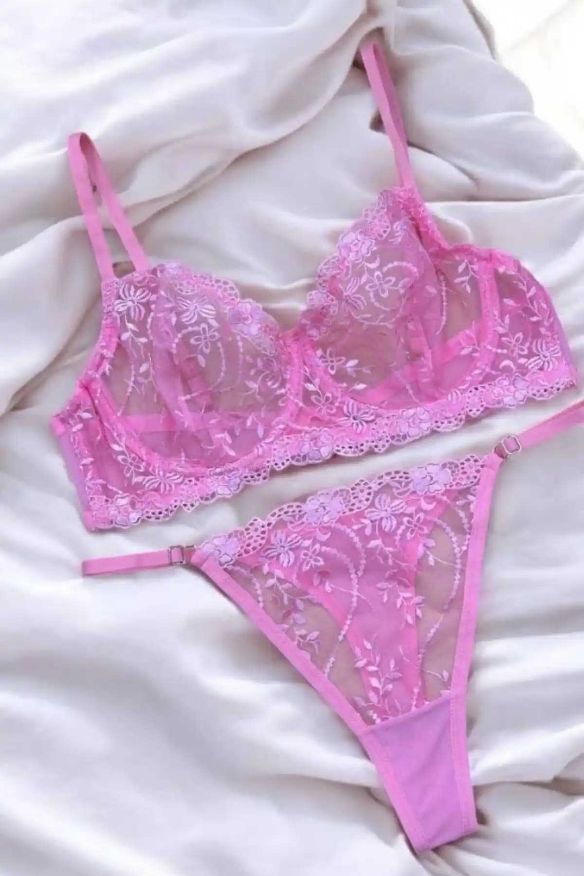 Moldina Büyük Beden Açık Pembe Pudra Brode Sütyen Takımı Şıklık ve Konfor Sunar