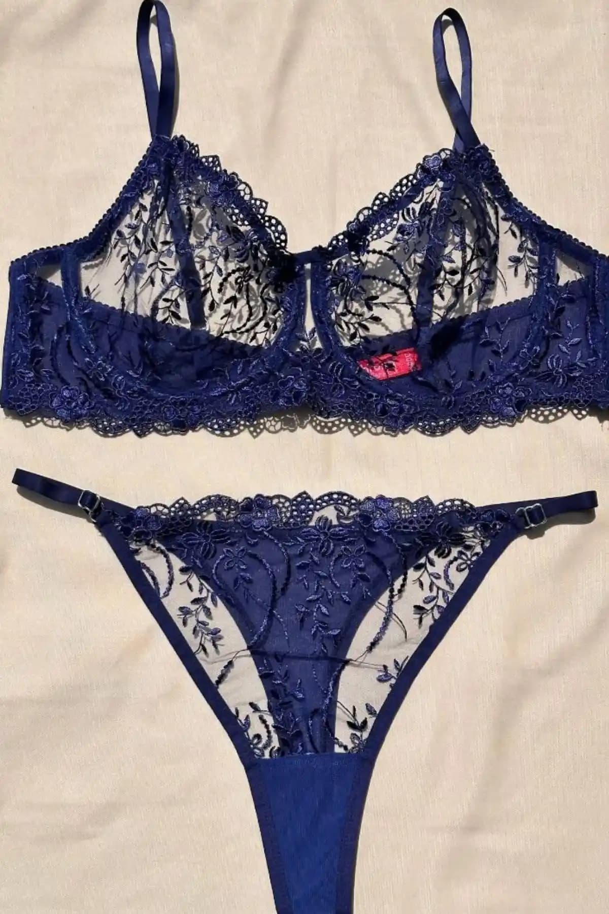 Moldina Büyük Beden Lacivert Brode Sütyen Takımı Şıklık ve Konforu Bir Arada Sunar