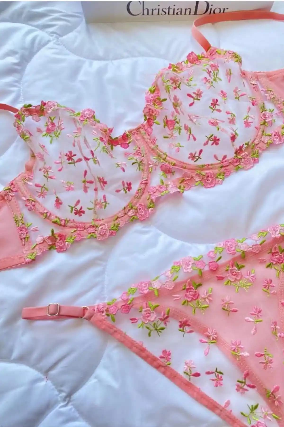 Moldina Büyük Beden Pembe Brode Sütyen Takımı: Şıklık ve Konforun Birleşimi