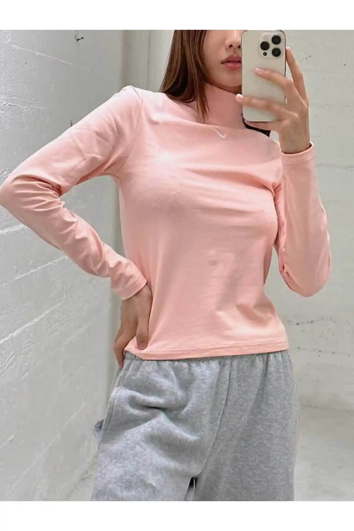 Nike Sportswear Essential Uzun Kollu Kadın Body: Şıklık ve Konforun Birleştiği Spor Kıyafeti