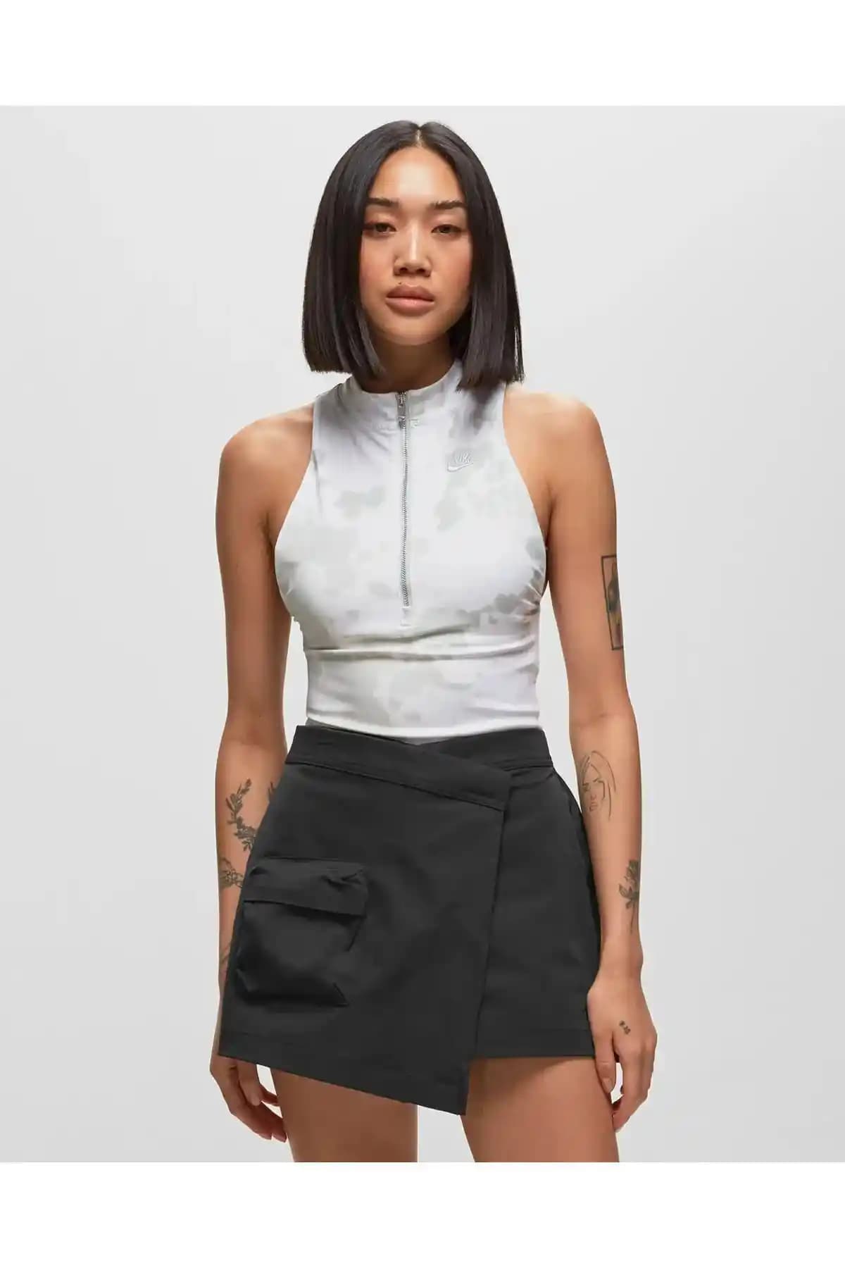 Nike Sportswear Tech Pack Dri-FIT ADV Bodysuit: Modern Tasarım ve Yüksek Teknolojiyle Spor ve Günlük Kullanım İçin Uygun