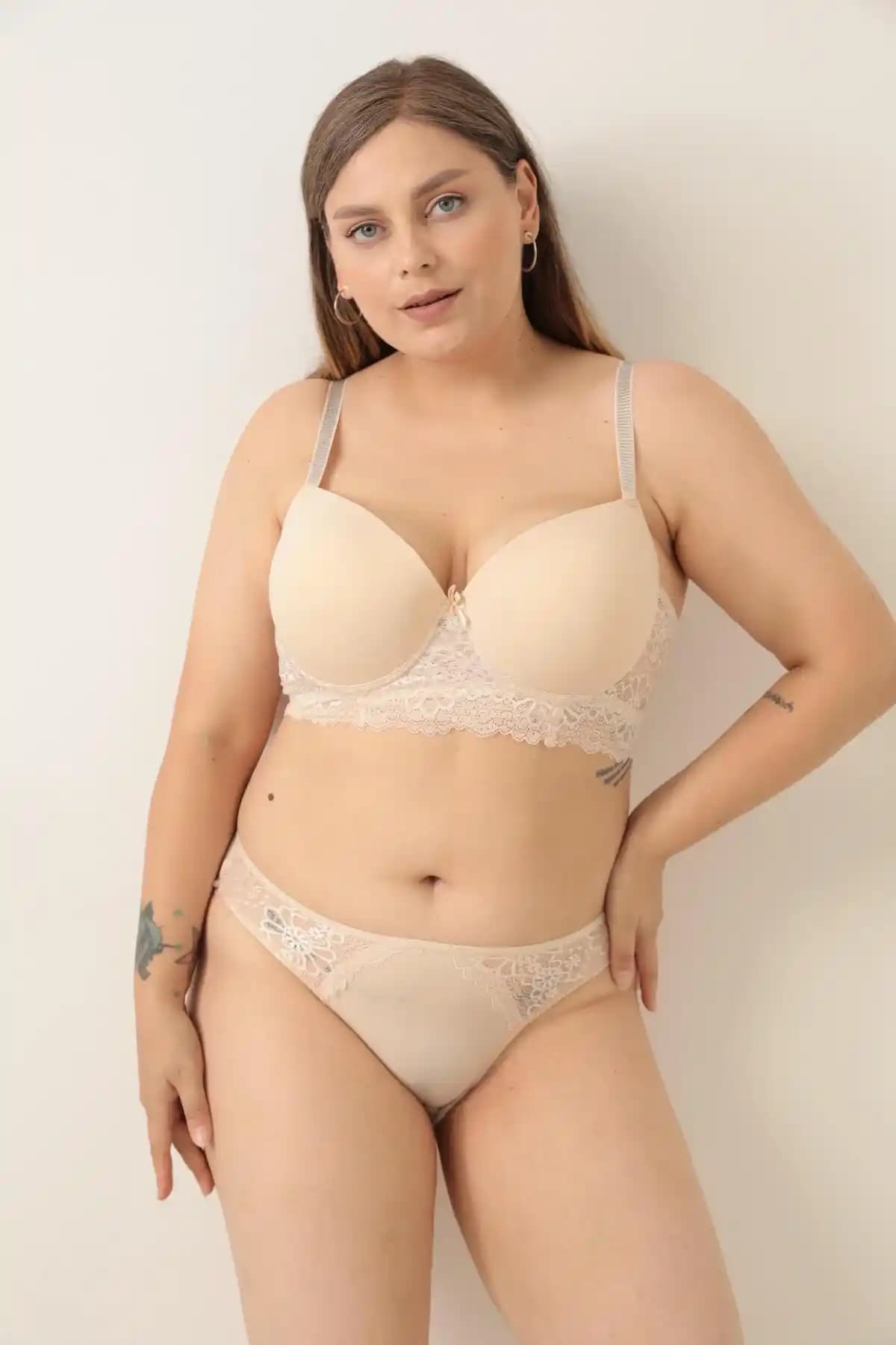 Pink Cadillac Sütyen Takım: Şıklık ve Konforu Bir Arada Sunan Modern İç Giyim Ürünü