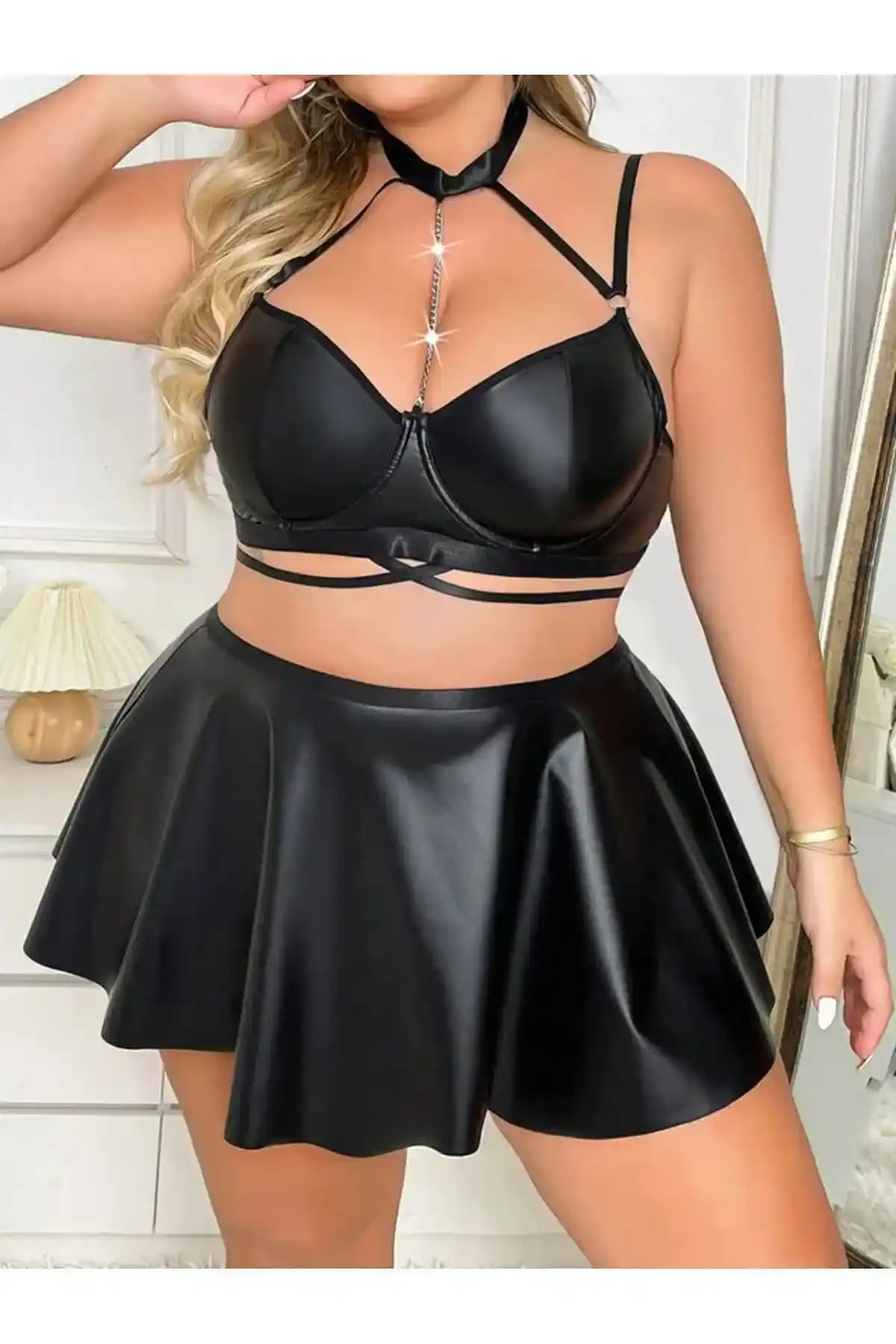 Randevu Büyük Beden Etek ve Sütyen Takımı: Şıklık ve Konforun Mükemmel Buluşması