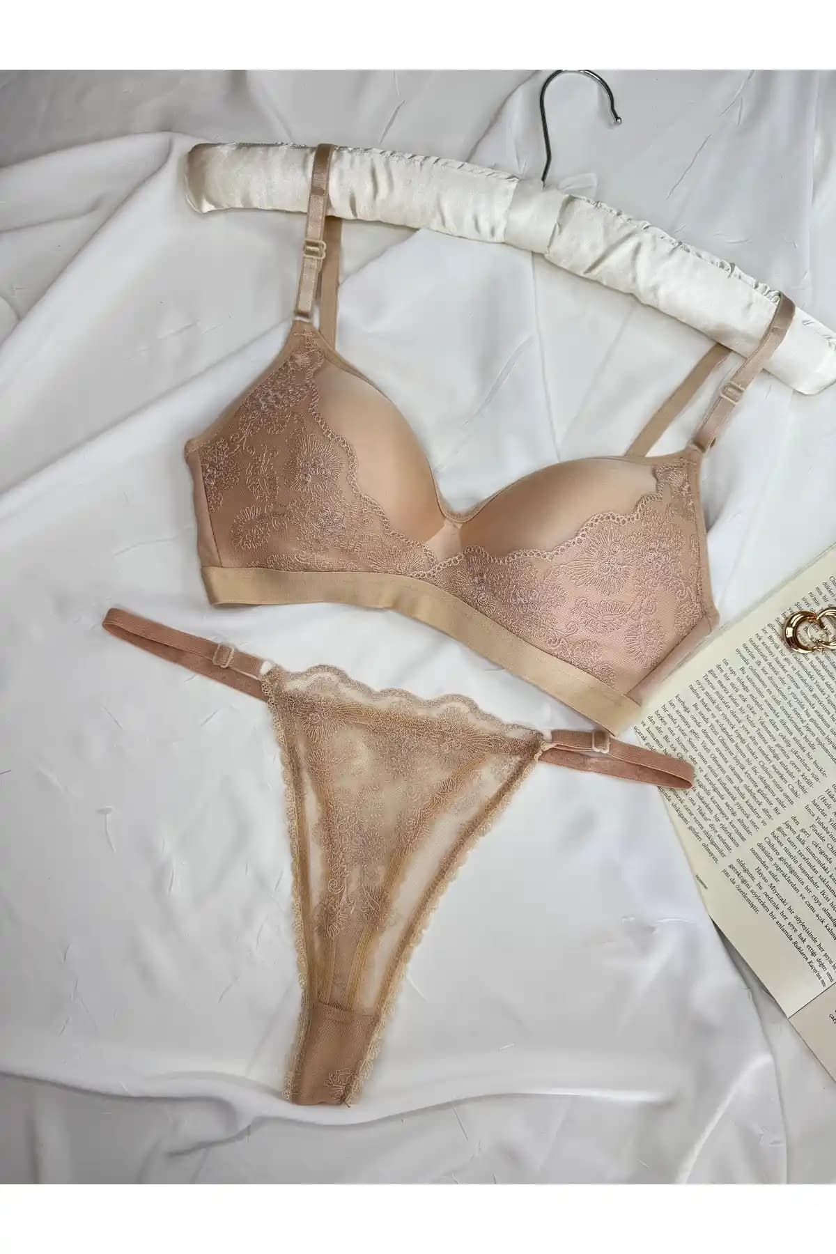 Rozenin Lingerie Büyük Beden Dantel Detaylı Toparlayıcı Balensiz Sütyen Takımı