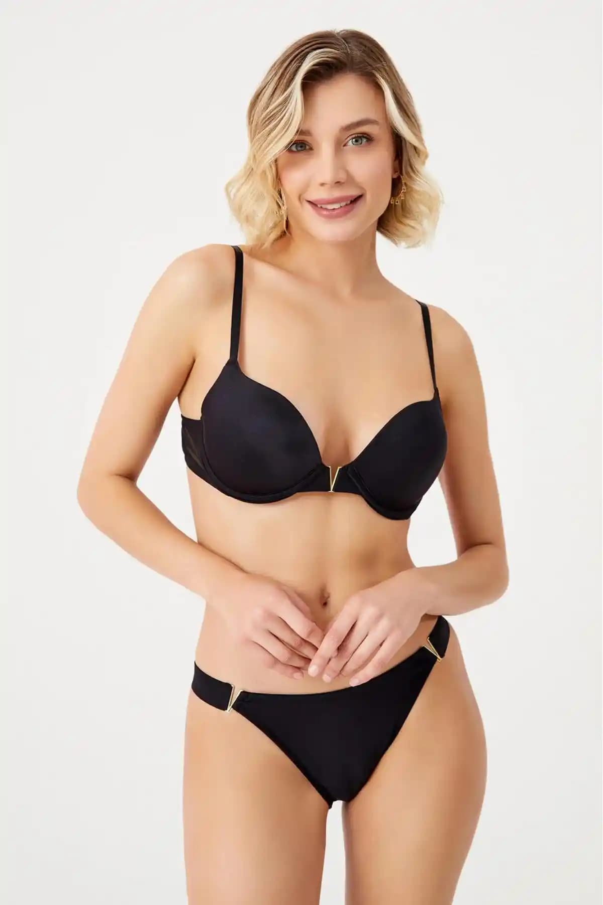 VAS.QUE Siyah Destekli Sütyen ve Külot Takımı Kadın İç Giyim Koleksiyonunun Öne Çıkan Parçası