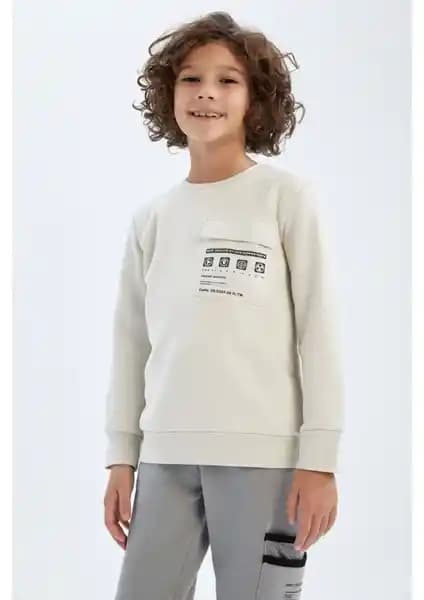 DeFacto Erkek Çocuk Bisiklet Yaka Sweatshirt Modelleri X9715A622AU ve C0083A823CW Karşılaştırması