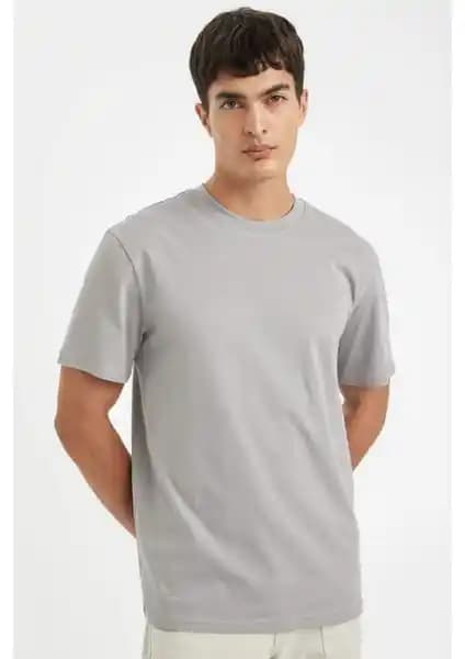 DeFacto New Regular Fit ve Oversize Geniş Kalıp Tişört Modellerinin Detaylı Karşılaştırması