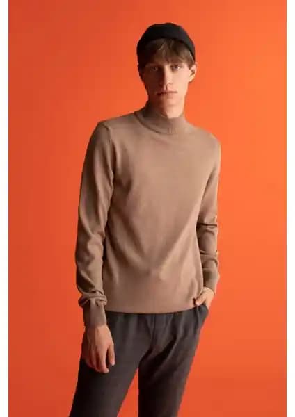 DeFacto Slim Fit Yarım Balıkçı Yaka Triko Kazak: Modern ve Rahat Erkek Giyim