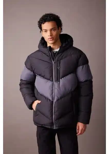 DeFacto Su İtici Kapüşonlu Fermuarlı Çift Cepli Erkek Şişme Mont - Konfor ve Stil